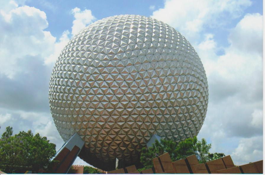 Photo via http://dragonofbrainstorms.deviantart.com/art/Epcot-Center-290346834 under the Creative Commons license.